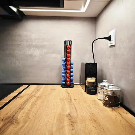 The Skeptic * Salonicco